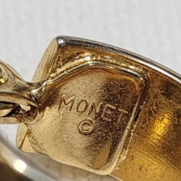 Wide Chunky Polished Gold Tone Earrings Hoop Huggie Leaver Back Monet Vintage - Picture 4 of 7